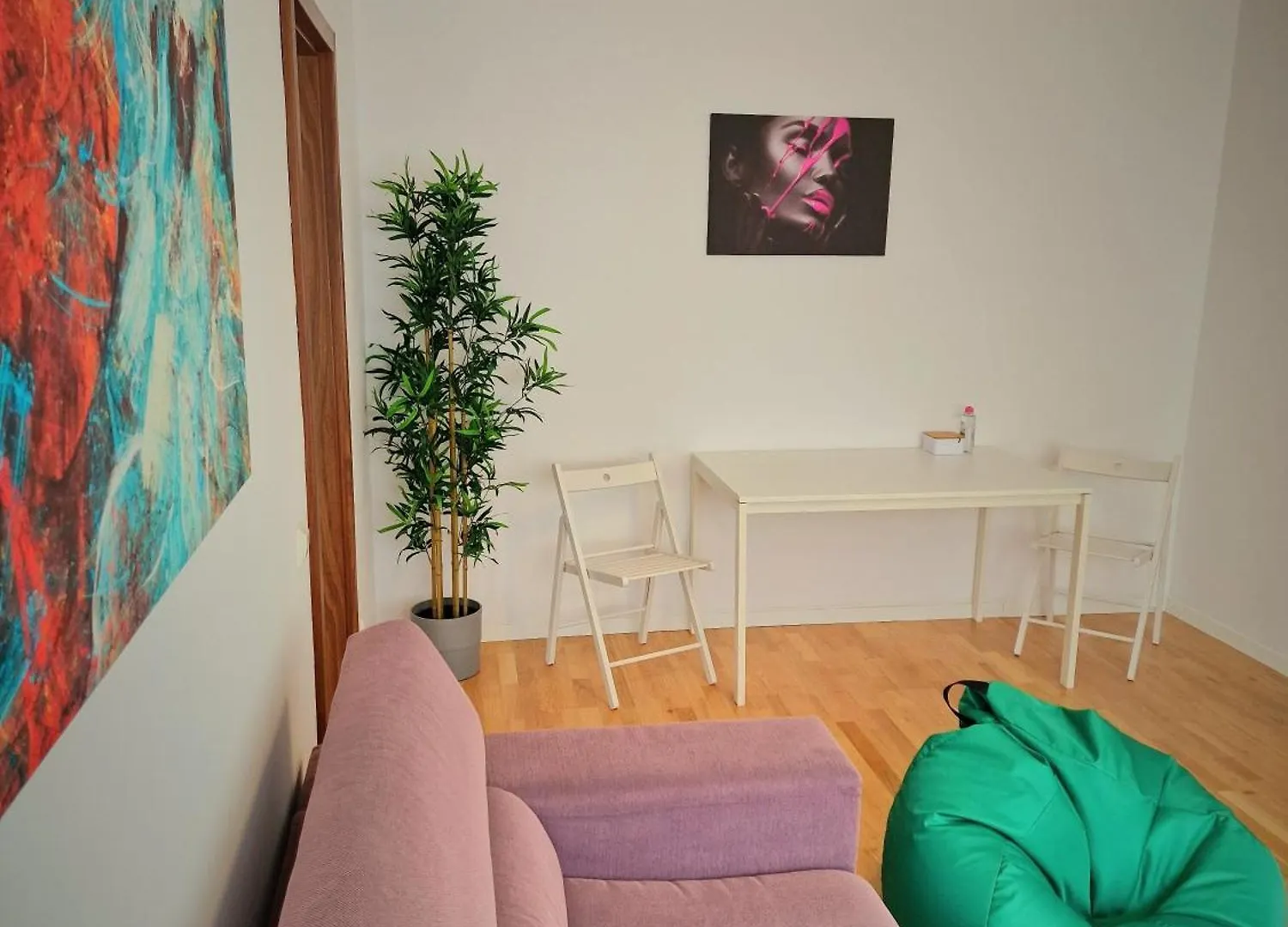 Old Town Central Oasis - Secured Parking Nearby - Self Check In - Metro Station At 1Min Bükreş Daire
