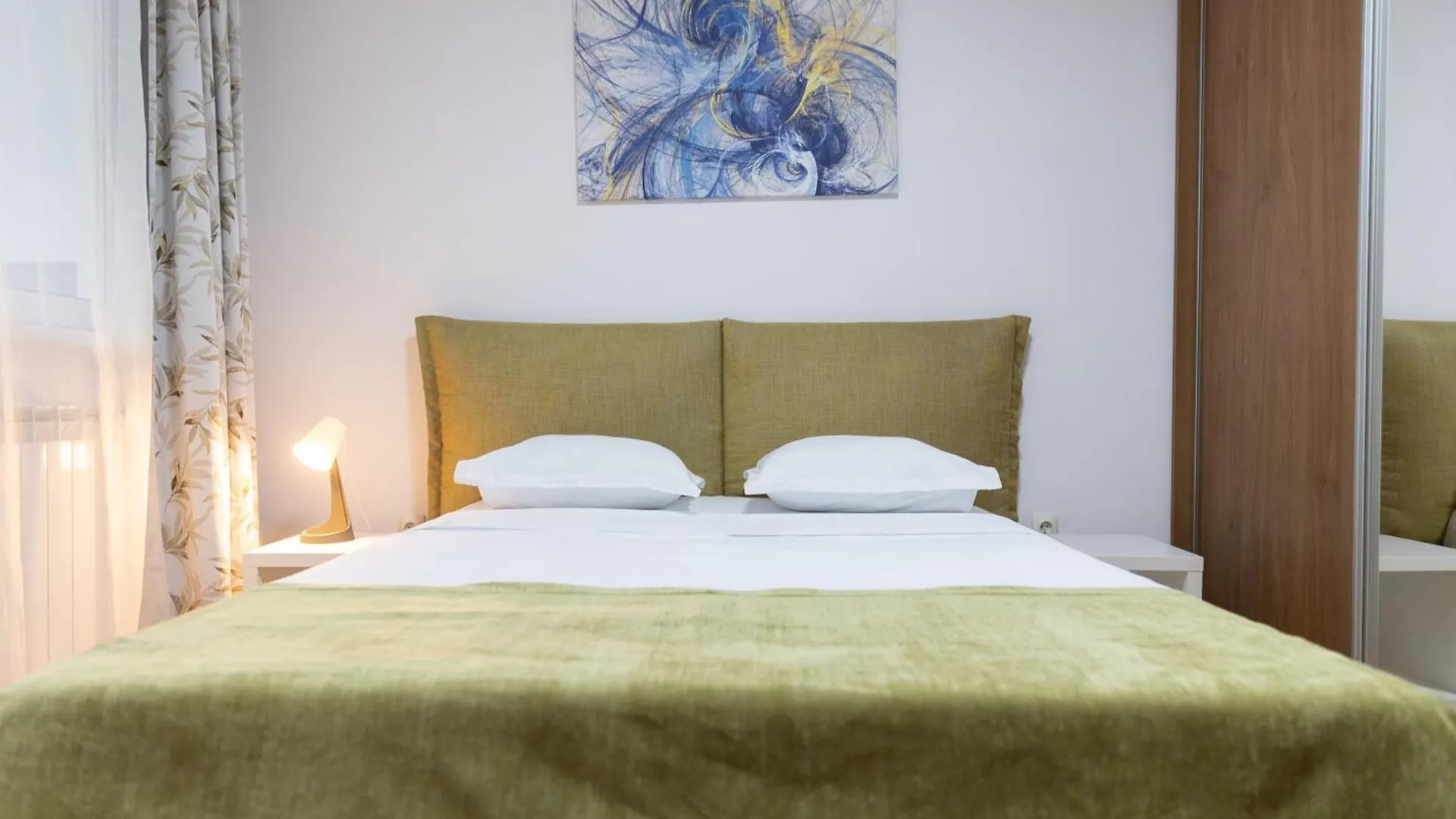 Old Town Central Oasis - Secured Parking Nearby - Self Check In - Metro Station At 1Min Bükreş